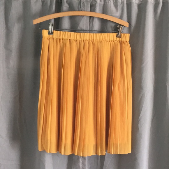 Tulip B Mustard Yellow Pleated Chiffon Skirt - Picture 1 of 1